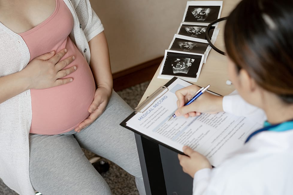 Wann sollten Schwangere mit Kopfschmerzen zum Arzt?